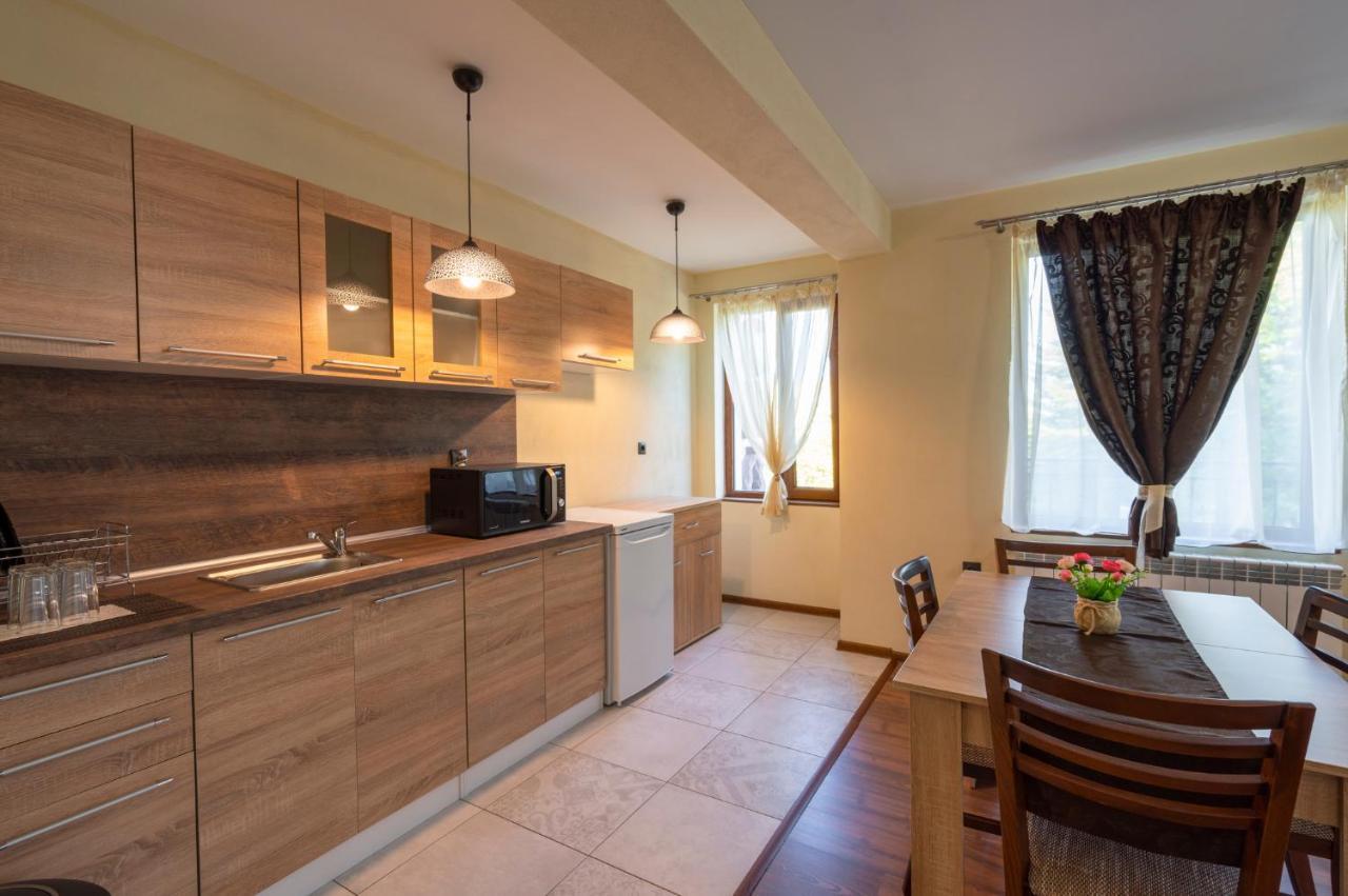 Family Hotel Preslav Extérieur photo