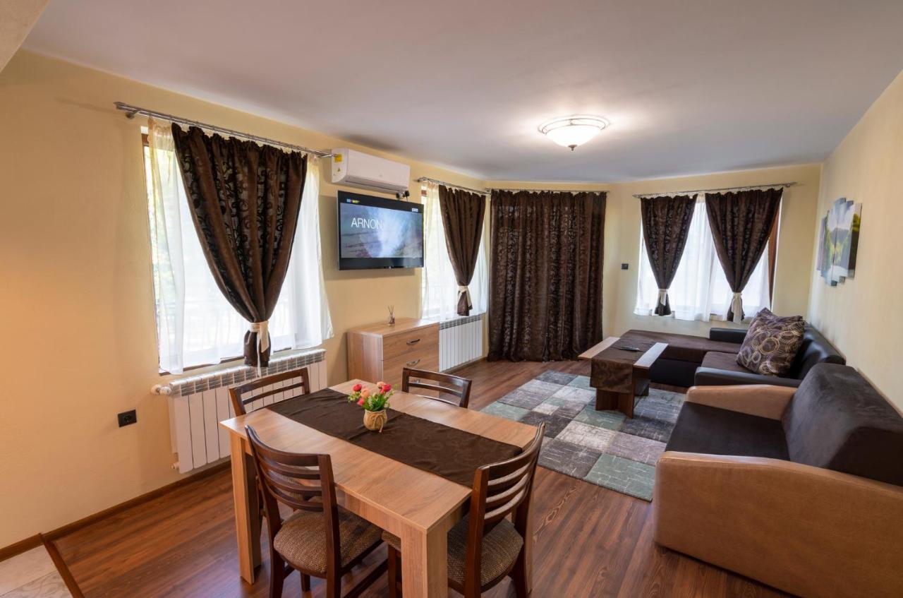 Family Hotel Preslav Extérieur photo